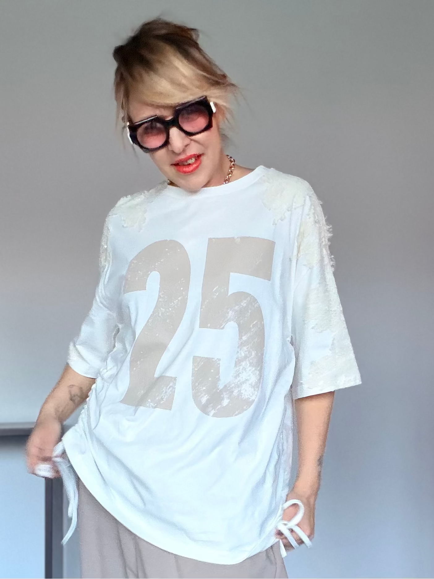 T-shirt 25 con Pizzo sulle Maniche e Coulisse