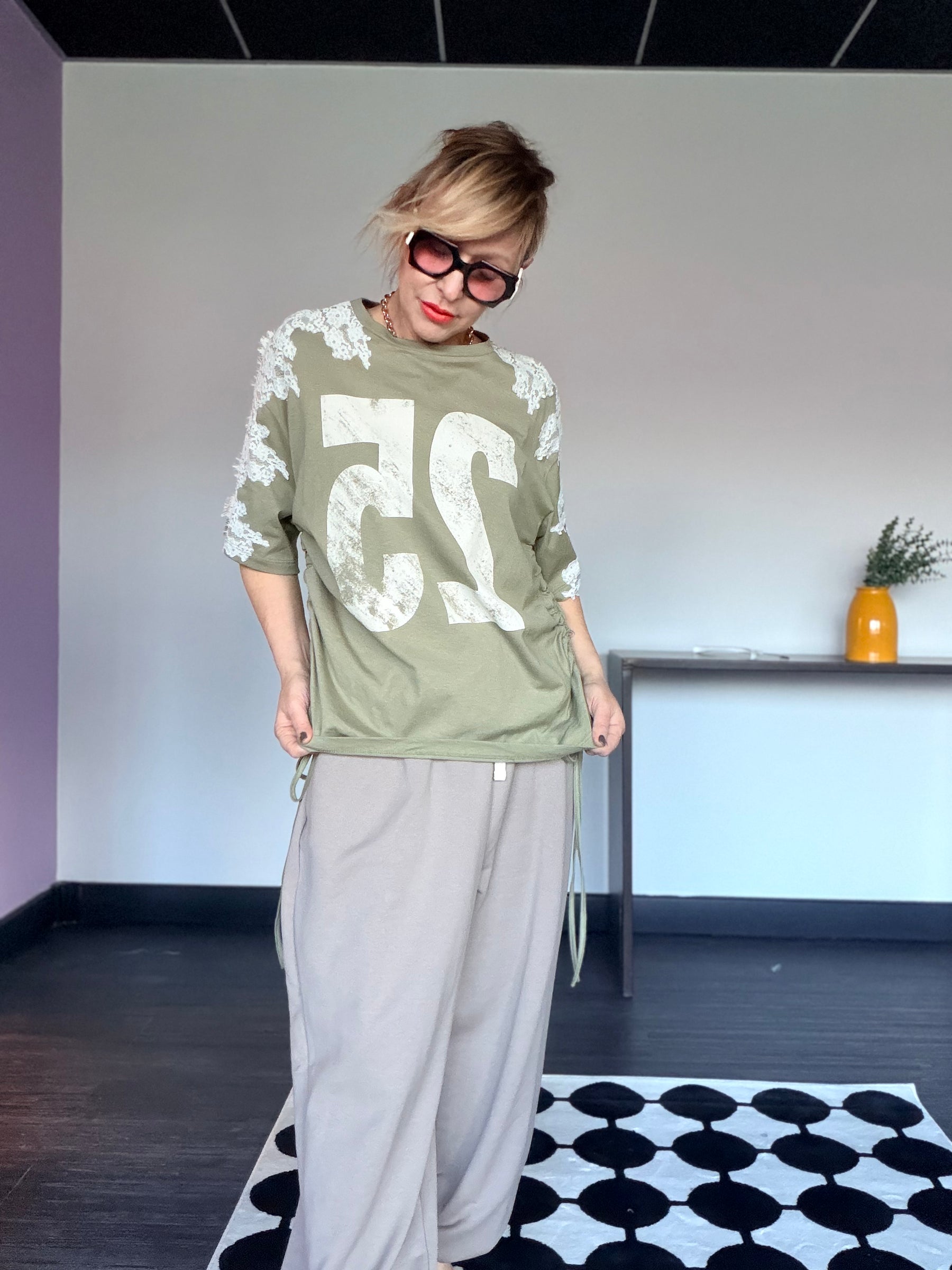 T-shirt 25 con Pizzo sulle Maniche e Coulisse