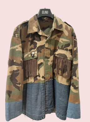 Giacca Camouflage Reworked con Inserti Denim, Frange in Suede e Trapuntino