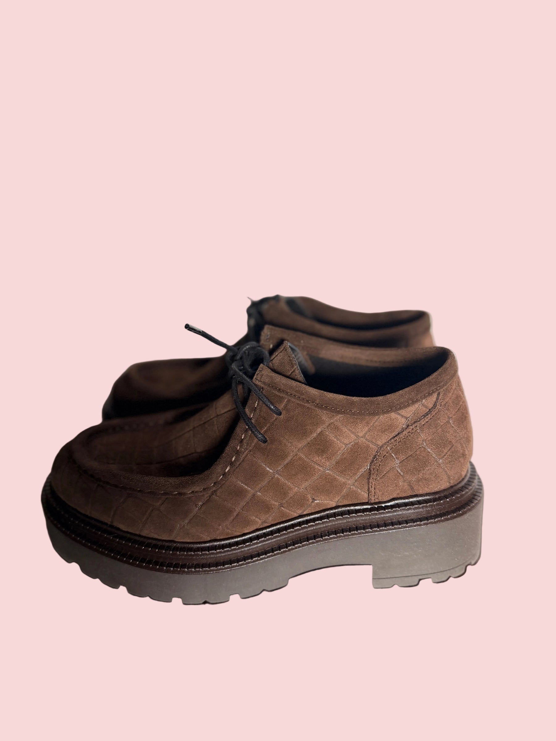 Scarpe Stringate Wallaby in Camoscio Effetto Coccodrillo con Platform