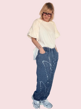 Jeans Oversize con Schizzi di Vernice