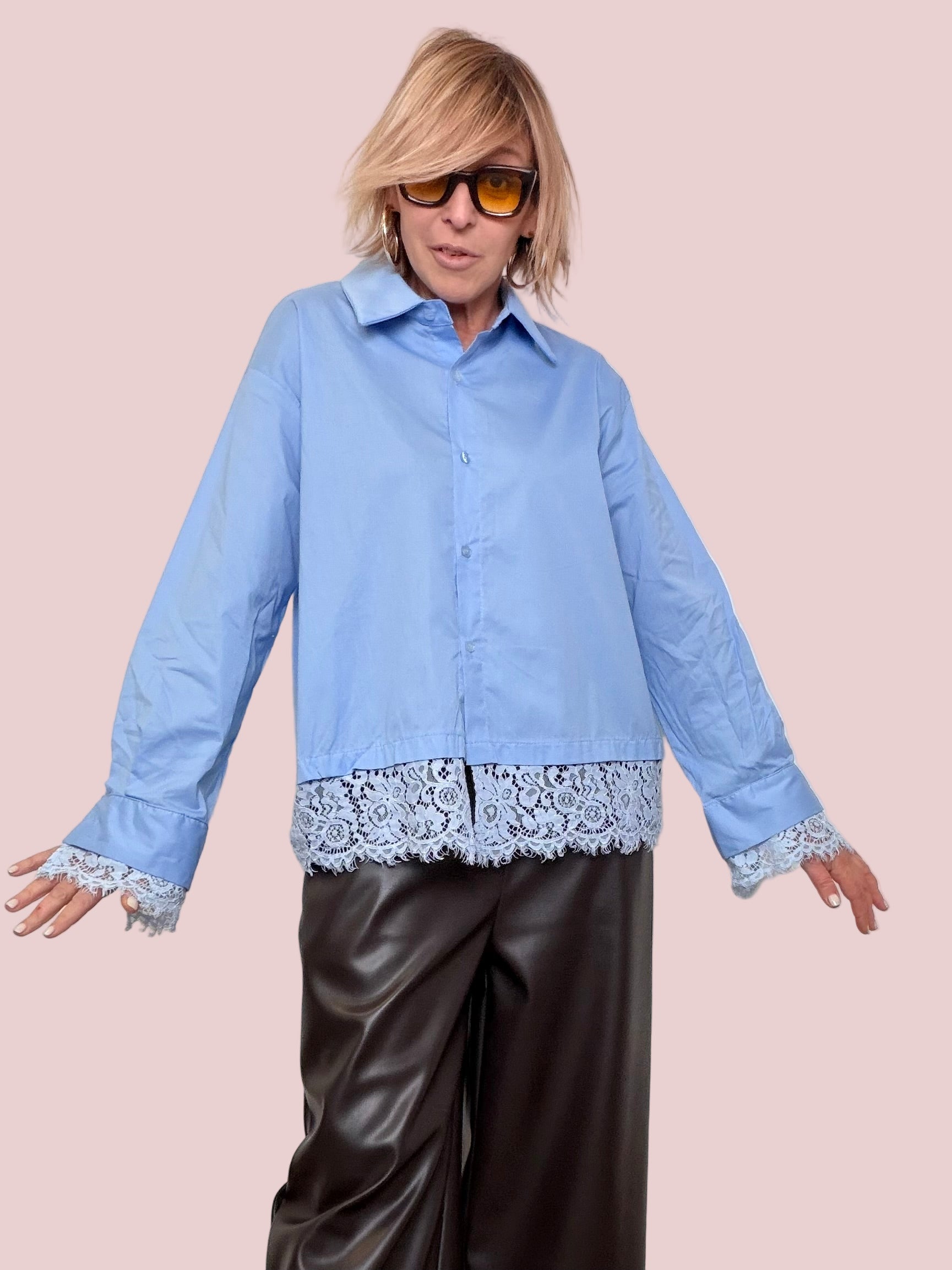 Camicia a righe con inserti in pizzo