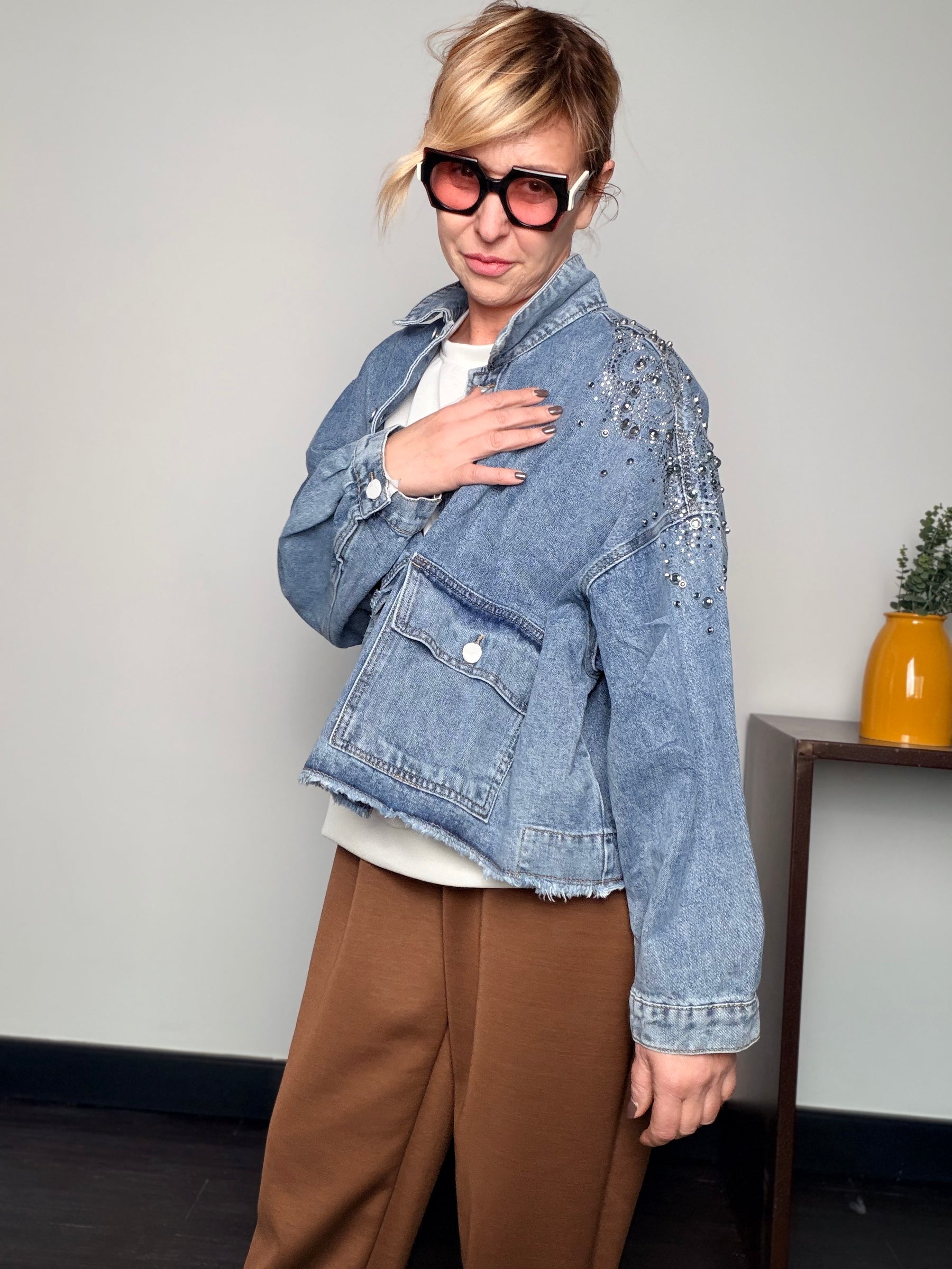 Giacca Jeans Oversize con Borchie e Zirconi