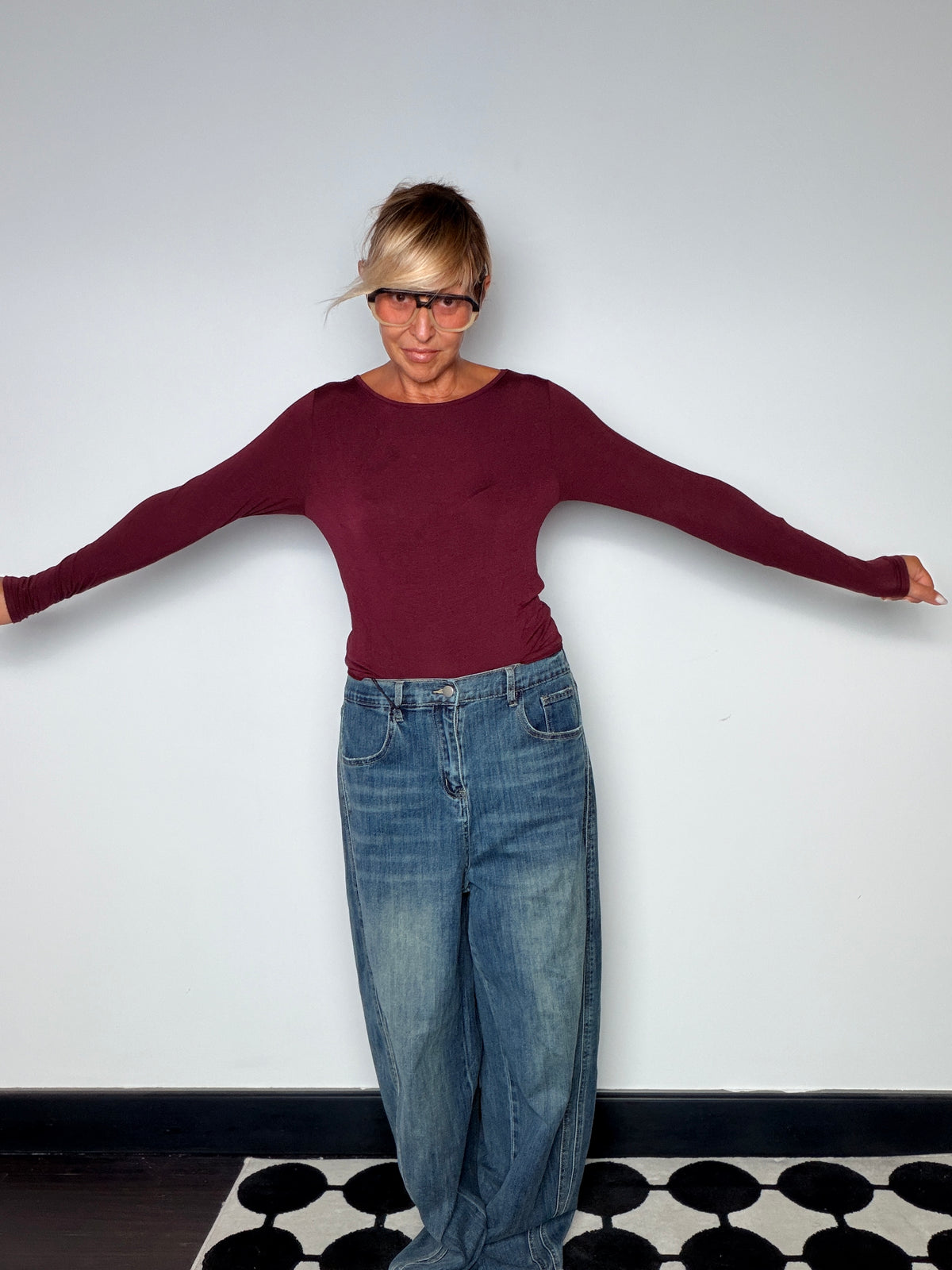 Body a Manica Lunga con Scollo Barca – Bianco / Vino