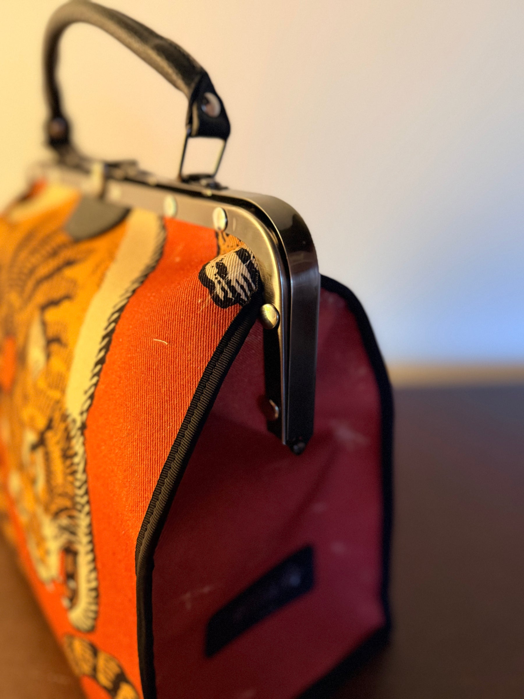 B. Florence Bag — Doctor Bag Xilografia Tigre