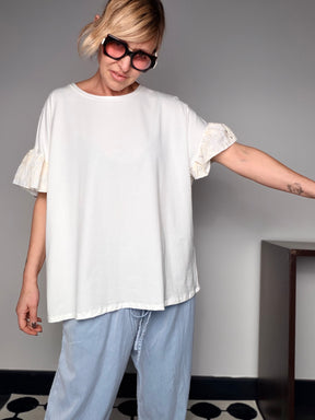 T-Shirt Oversize con Maniche a Volant in Pizzo
