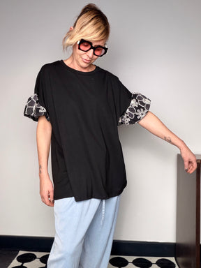 T-Shirt Oversize con Maniche a Volant in Pizzo