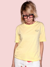 T-shirt "Parzialmente Sclerata" – Rosa & Giallo