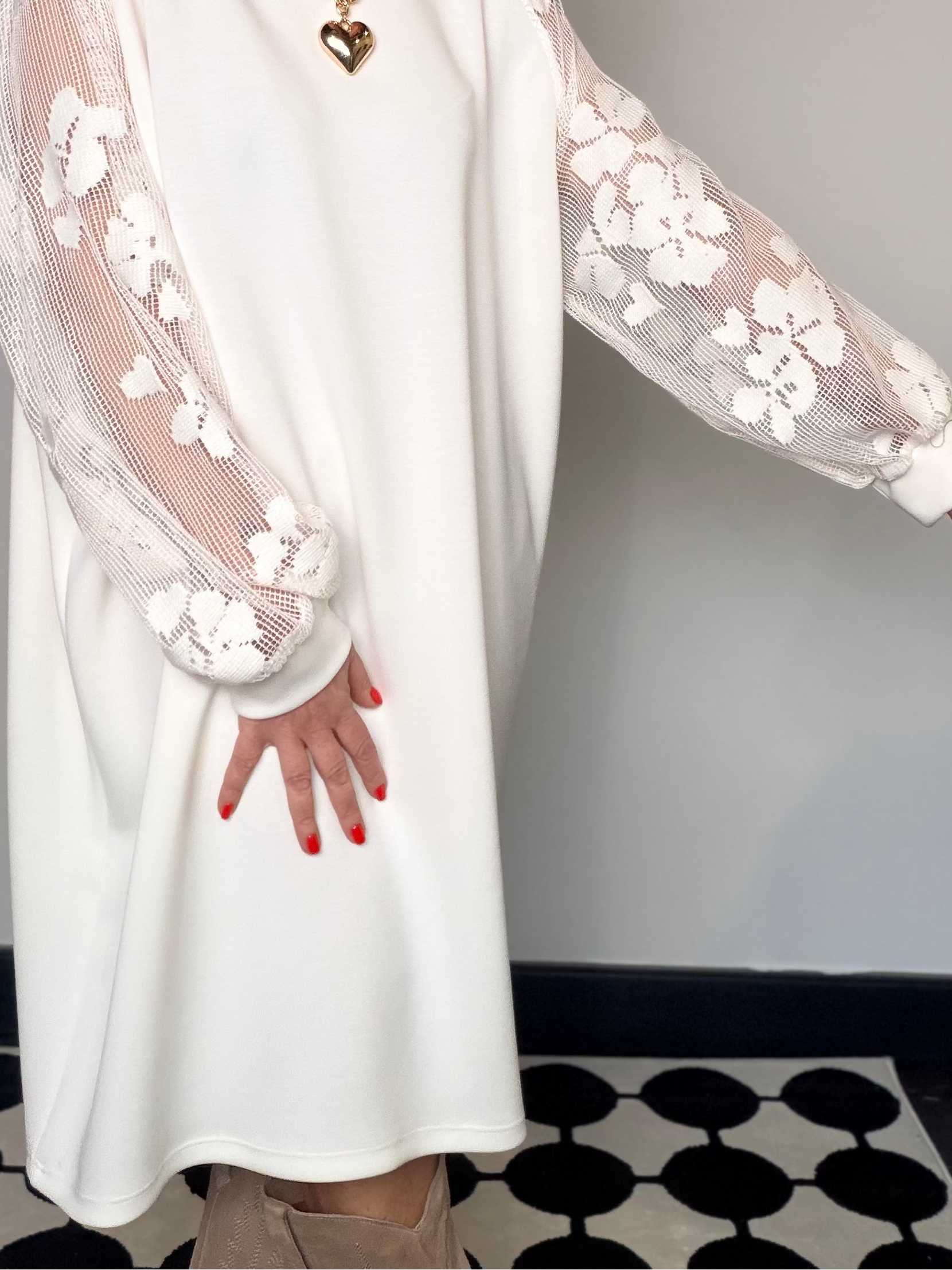 Abito Modal con Maniche in Pizzo Floreale – Bianco