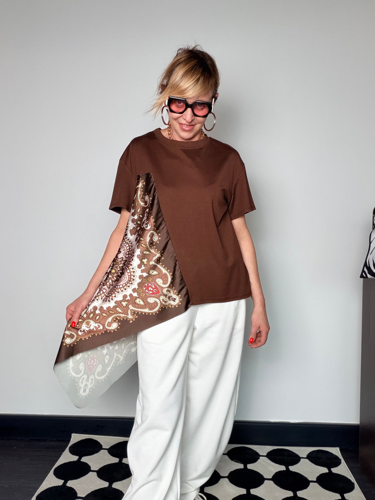 T-Shirt con Foulard Paisley