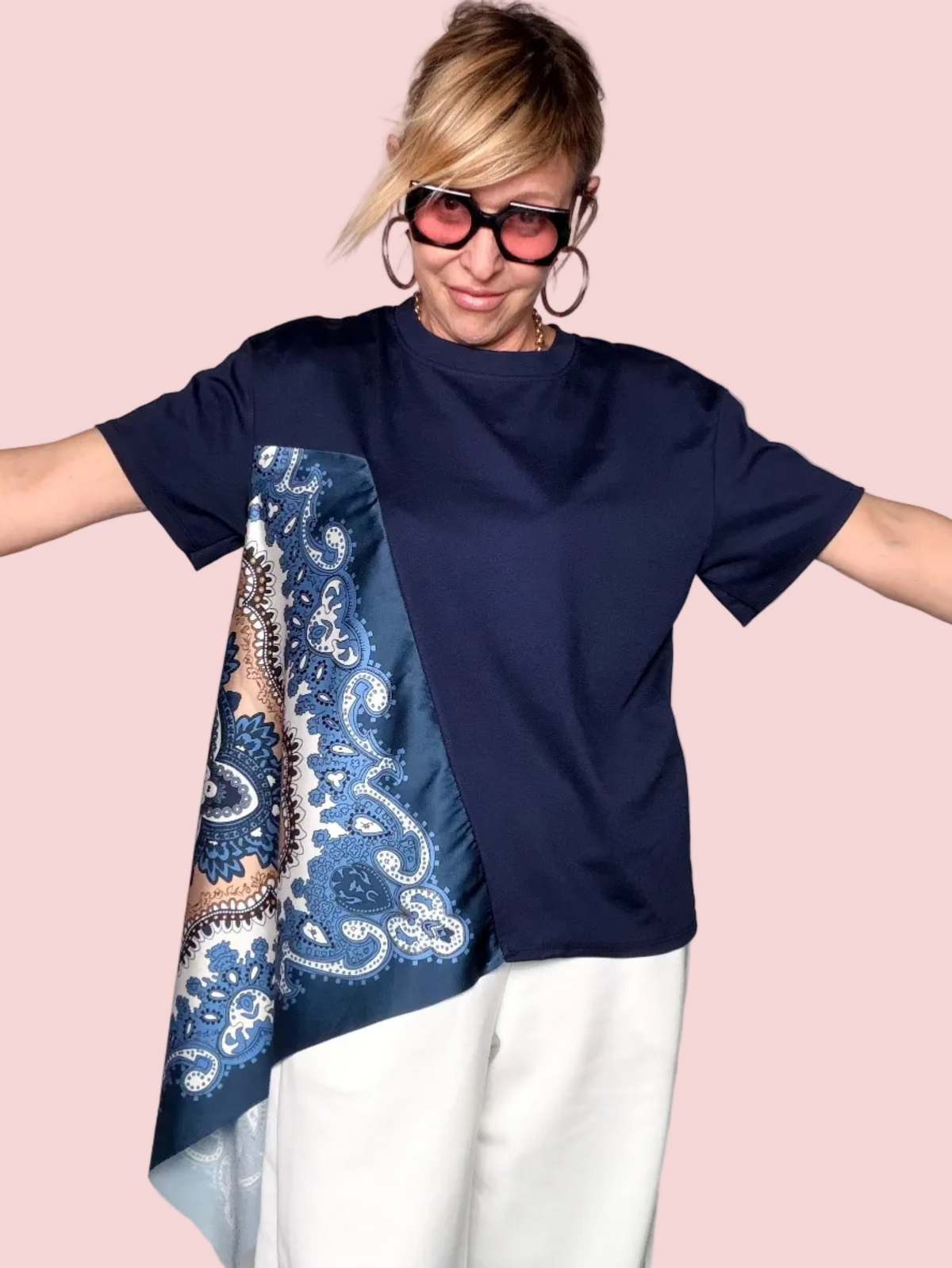 T-Shirt con Foulard Paisley