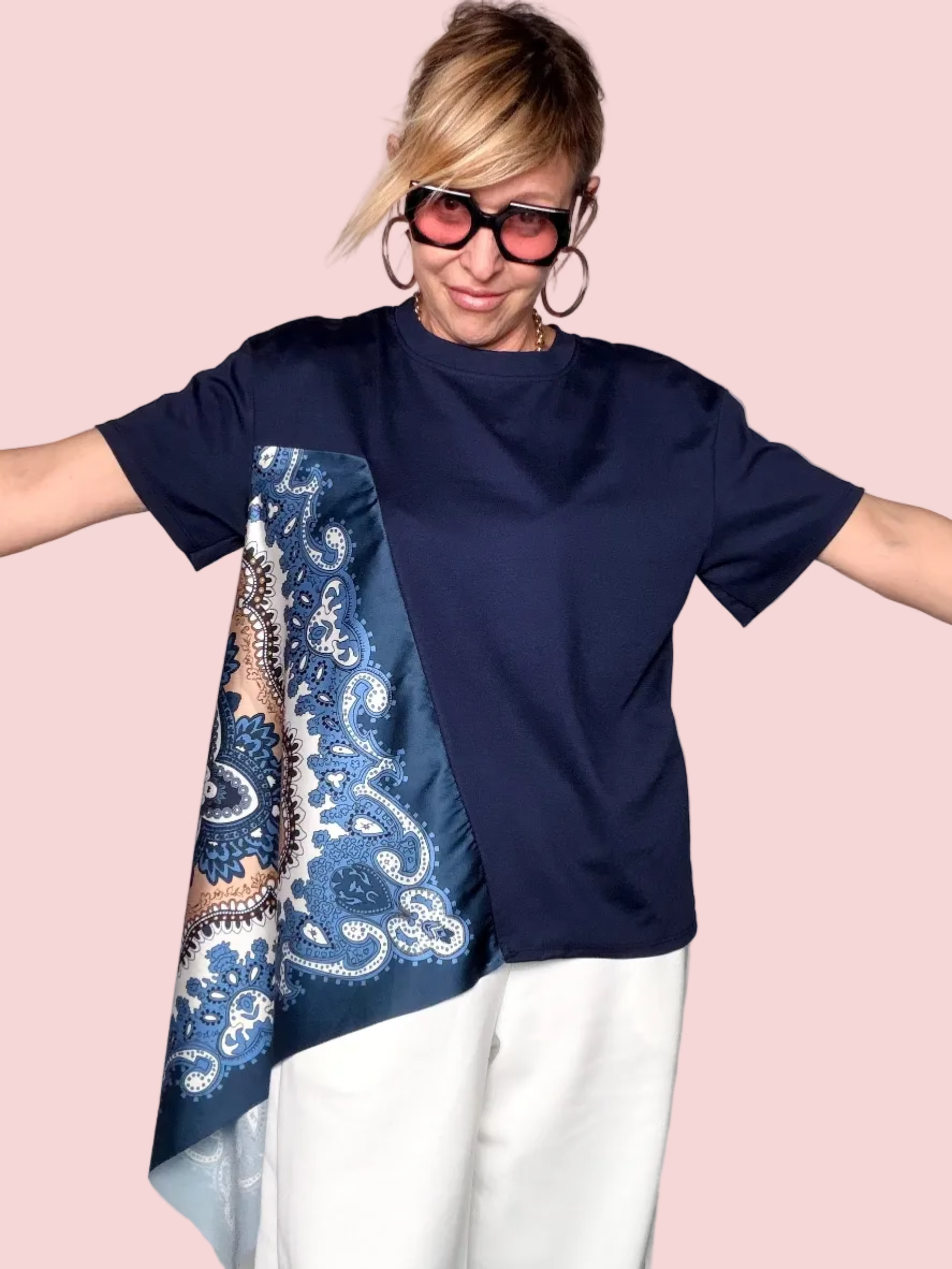 T-Shirt con Foulard Paisley