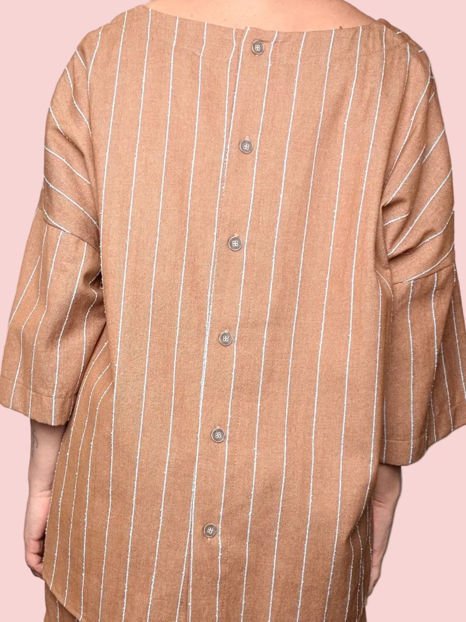 Camicia a Righe con Bottoni sul Retro