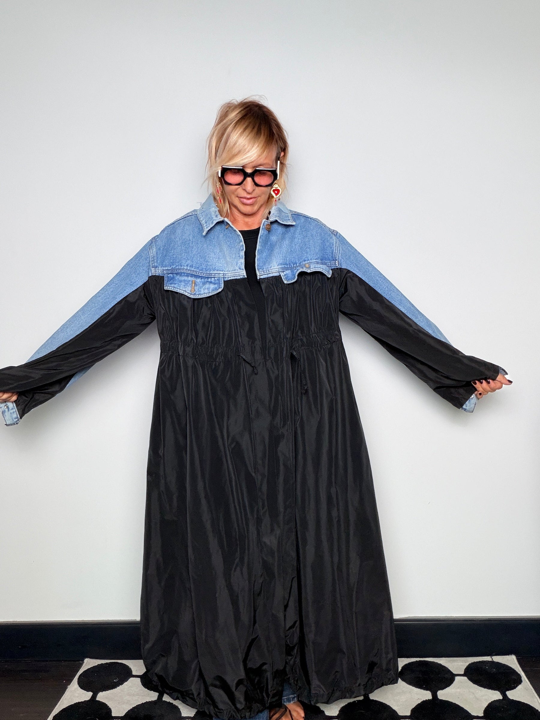 Giacca vintage denim chiaro e taffetà nero - vista frontale aperta