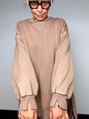 Felpa Oversize Maxi con Spacchi Laterali – Azzurro Polvere / Cammello