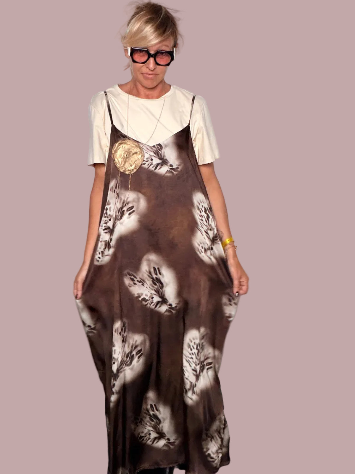 Abito Slip Dress Maxi – Stampa Botanica Marrone + Maxi T-shirt Panna inclusa