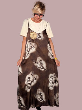 Abito Slip Dress Maxi – Stampa Botanica Marrone + Maxi T-shirt Panna inclusa