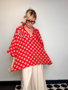 Camicia Oversize a Pois con Spilla Floreale