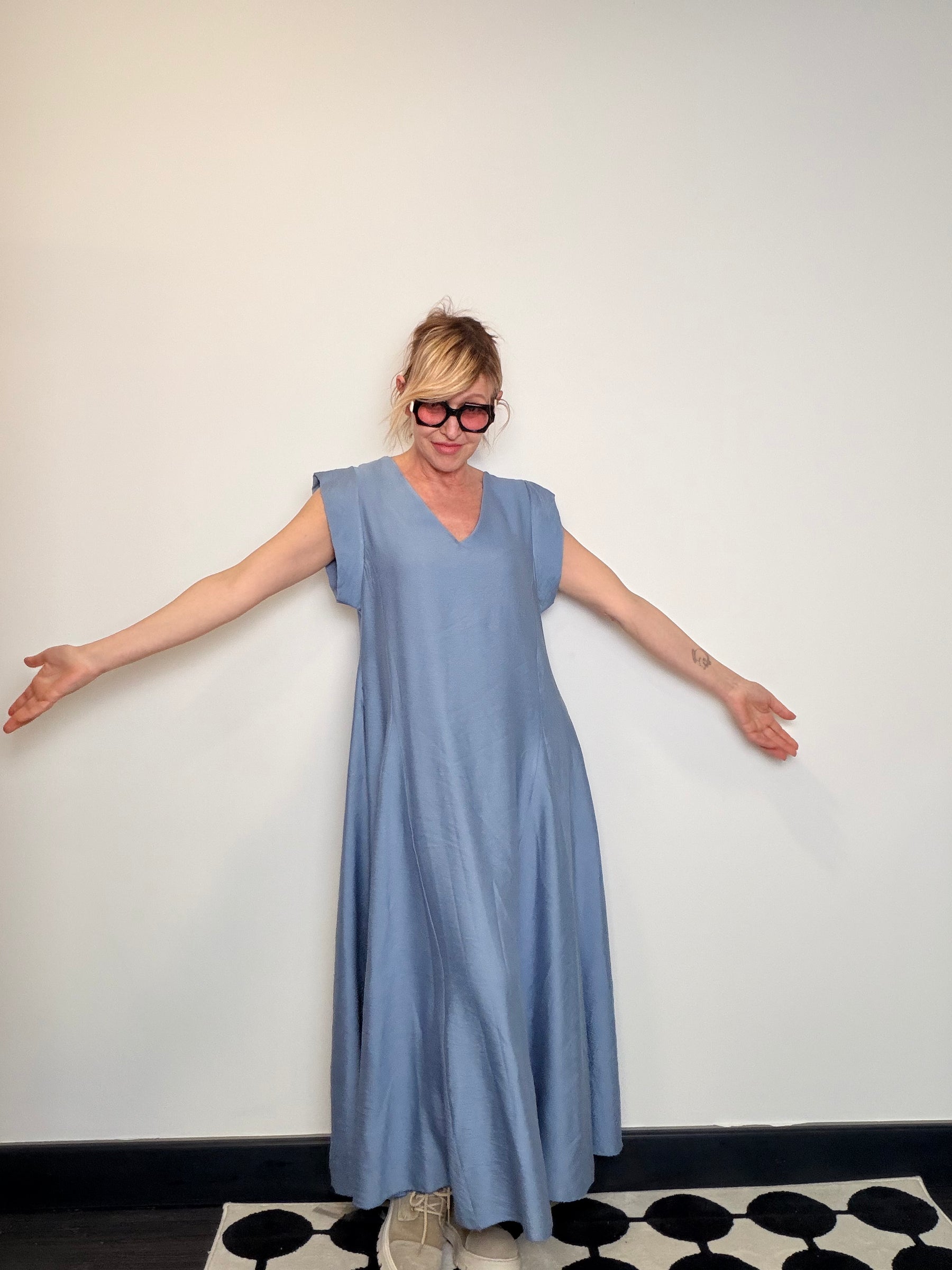 Abito Maxi Svasato in misto viscosa — Scollo a V (Copia)