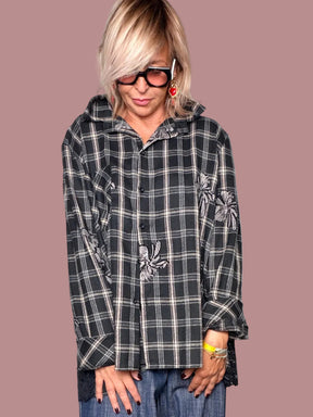 Camicia Oversize Tartan con Ricami Floreali Argento e Retro in Pizzo Nero