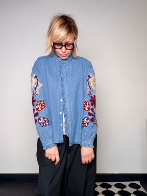 Camicia in Denim con Ricami Floreali Folk — Azzurro