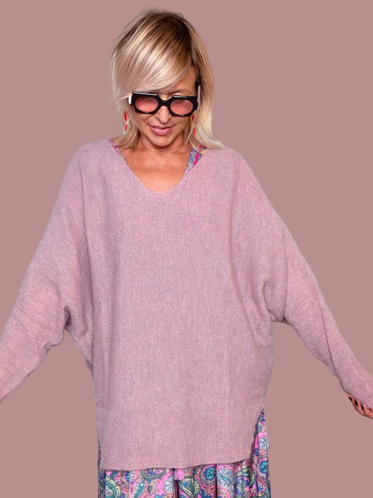 Maglia Oversize Scollo V Maniche Kimono – Viola / Nero / Rosa / Cammello