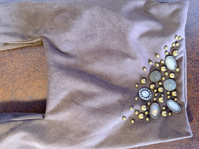 Borsa Shopper in Camoscio con Borchie e Gemme — Tortora