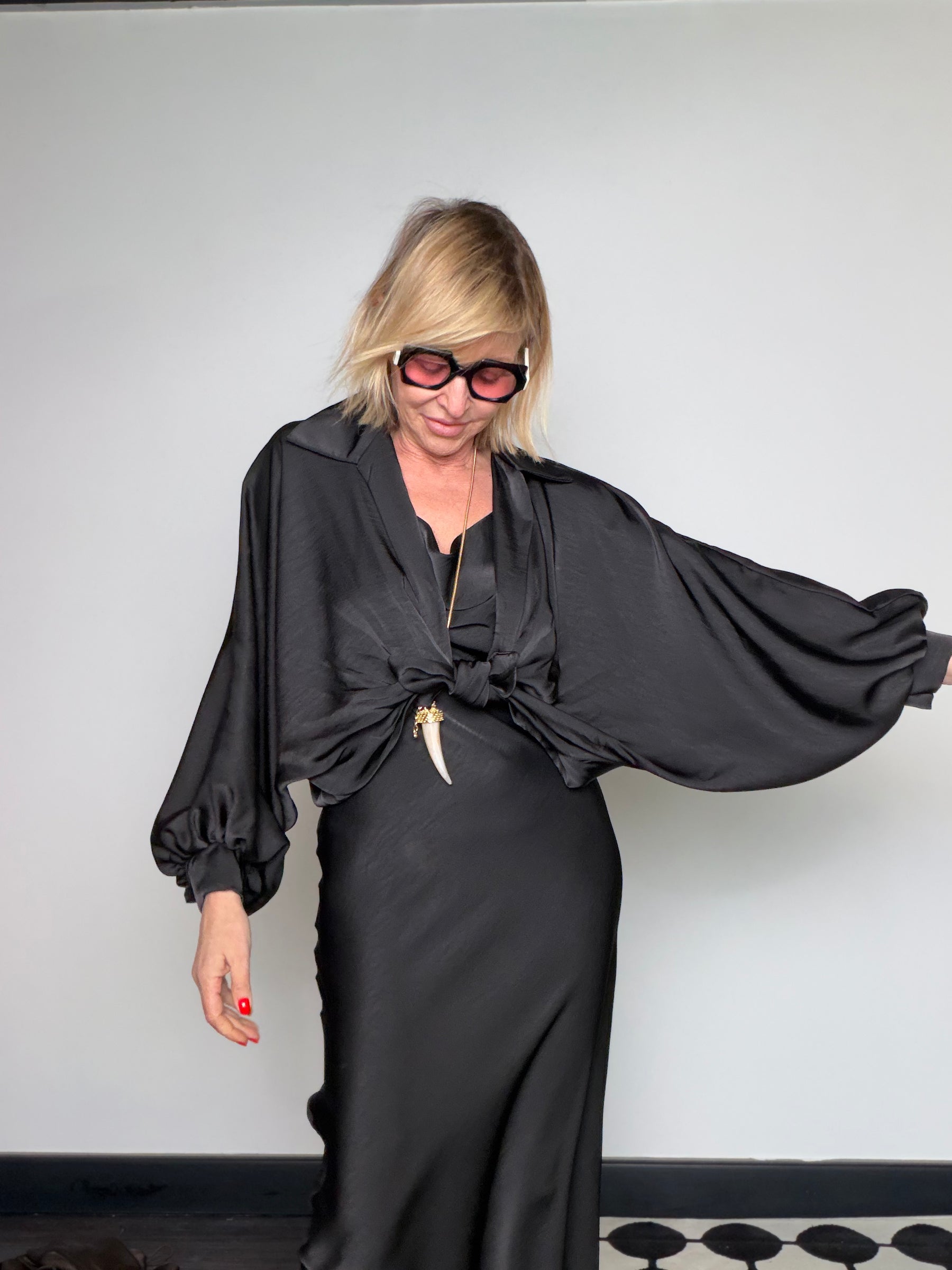 Set Slip Dress + Camicia Over a Maxi Maniche — Marrone / Nero