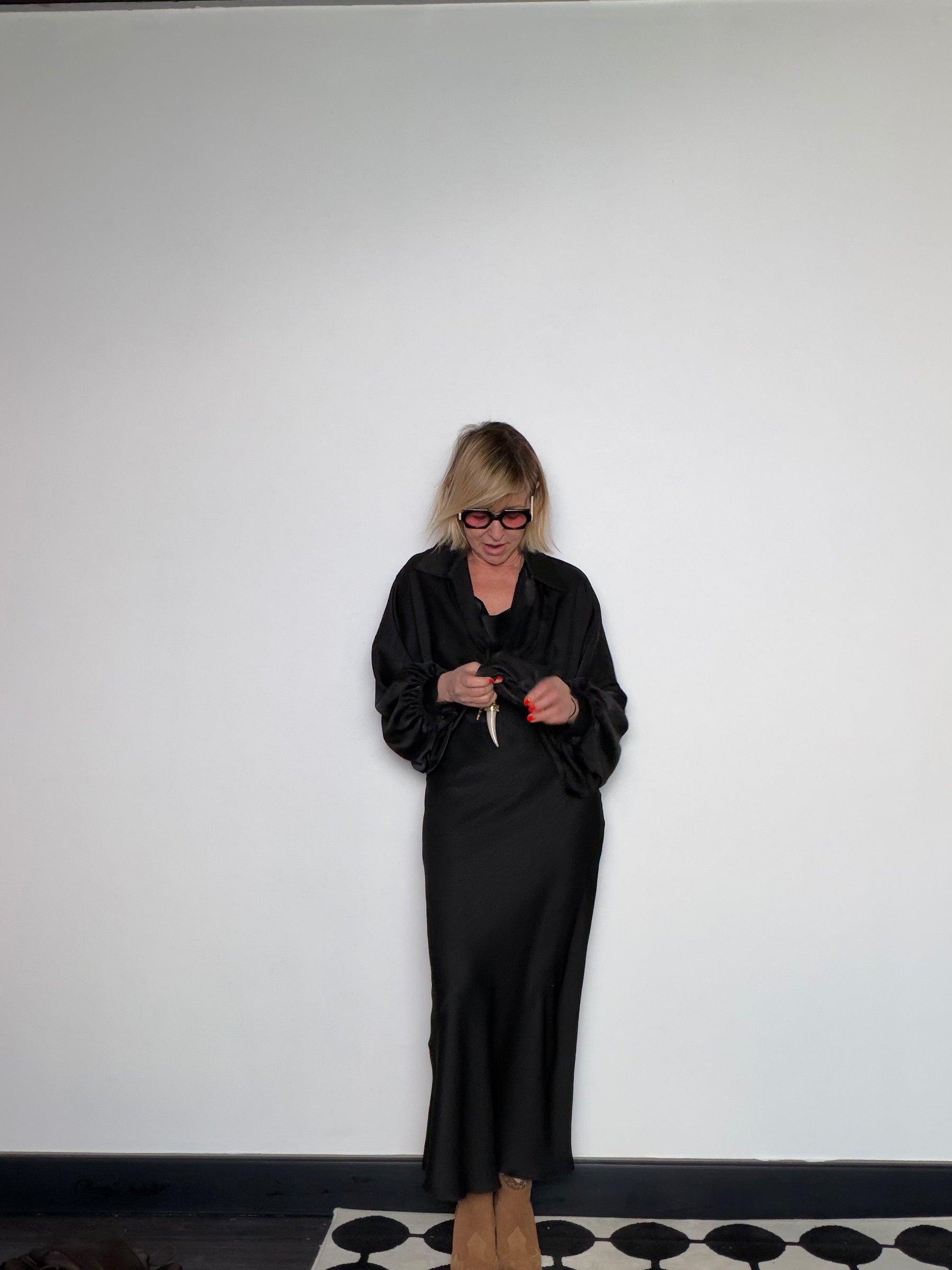 Set Slip Dress + Camicia Over a Maxi Maniche — Marrone / Nero