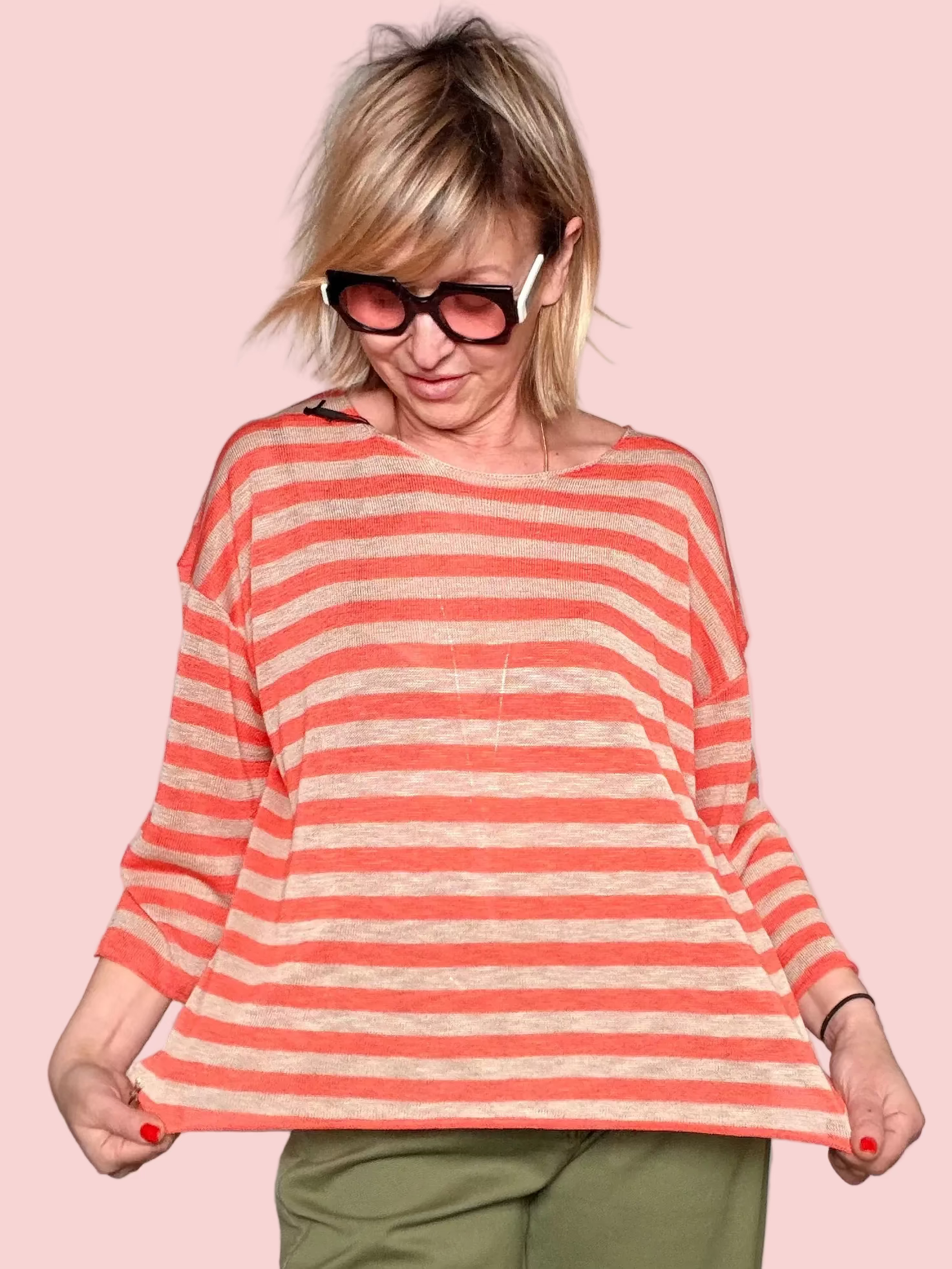 Maglia in Filo a Righe con Scollo V e Fiocco sul Retro — Corallo / Verde / Nero