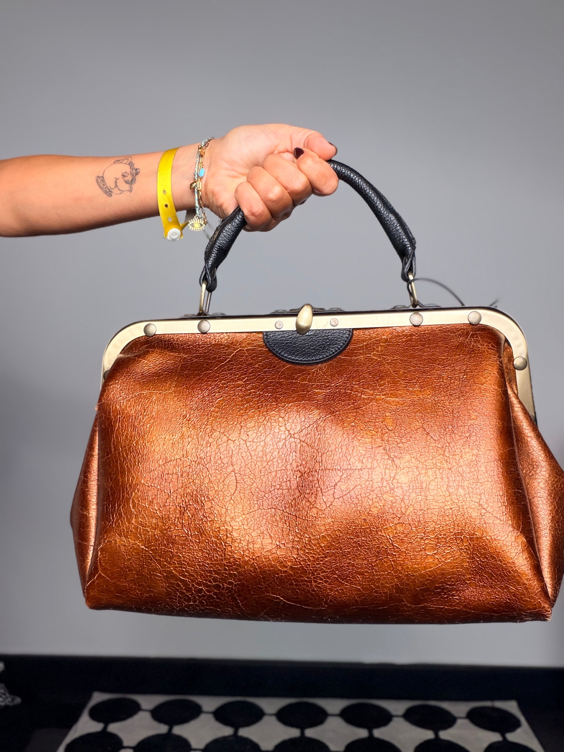 Doctor Bag pelle Cognac Bronzo Metallizzato – Chiusura a Morsa Vintage