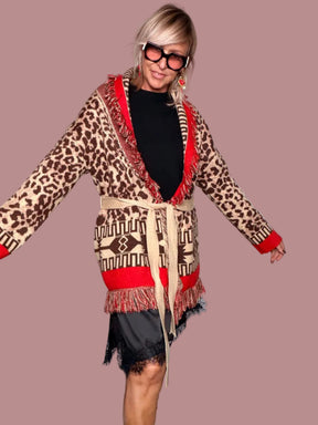 Cardigan Lungo Maculato Azteco con Frange Rosse e Cintura – Oversize | FEMALE
