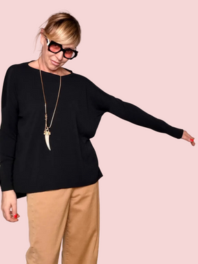 Maglia in Filo Over Trapezio con Orlo Asimmetrico — Cammello / Nero