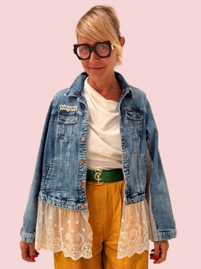 Giacca Denim Vintage con Balza in Pizzo Sangallo – Pezzo Unico