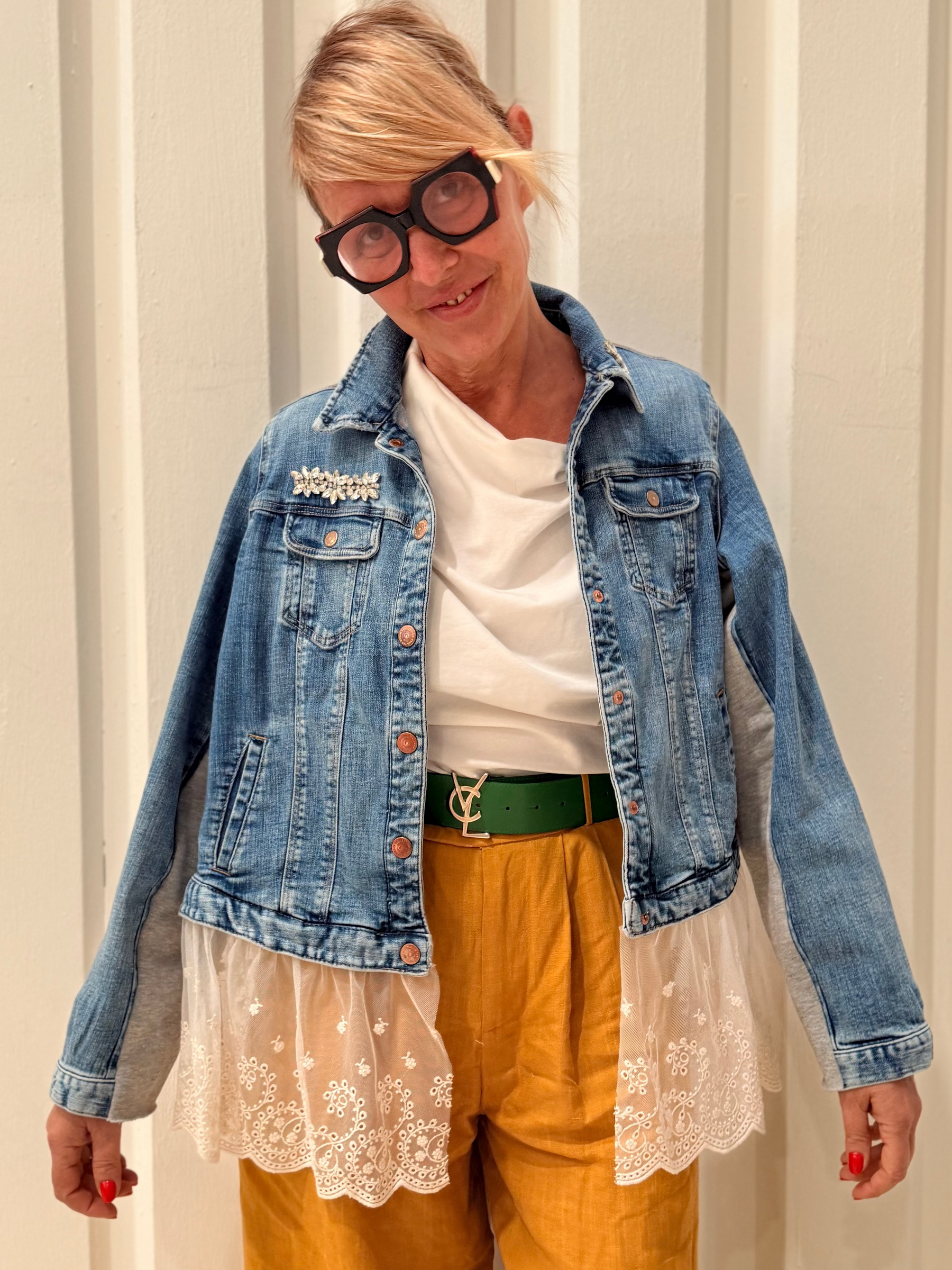 Giacca Denim Vintage con Balza in Pizzo Sangallo – Pezzo Unico