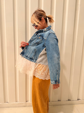 Giacca Denim Vintage con Balza in Pizzo Sangallo – Pezzo Unico