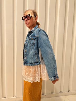 Giacca Denim Vintage con Balza in Pizzo Sangallo – Pezzo Unico