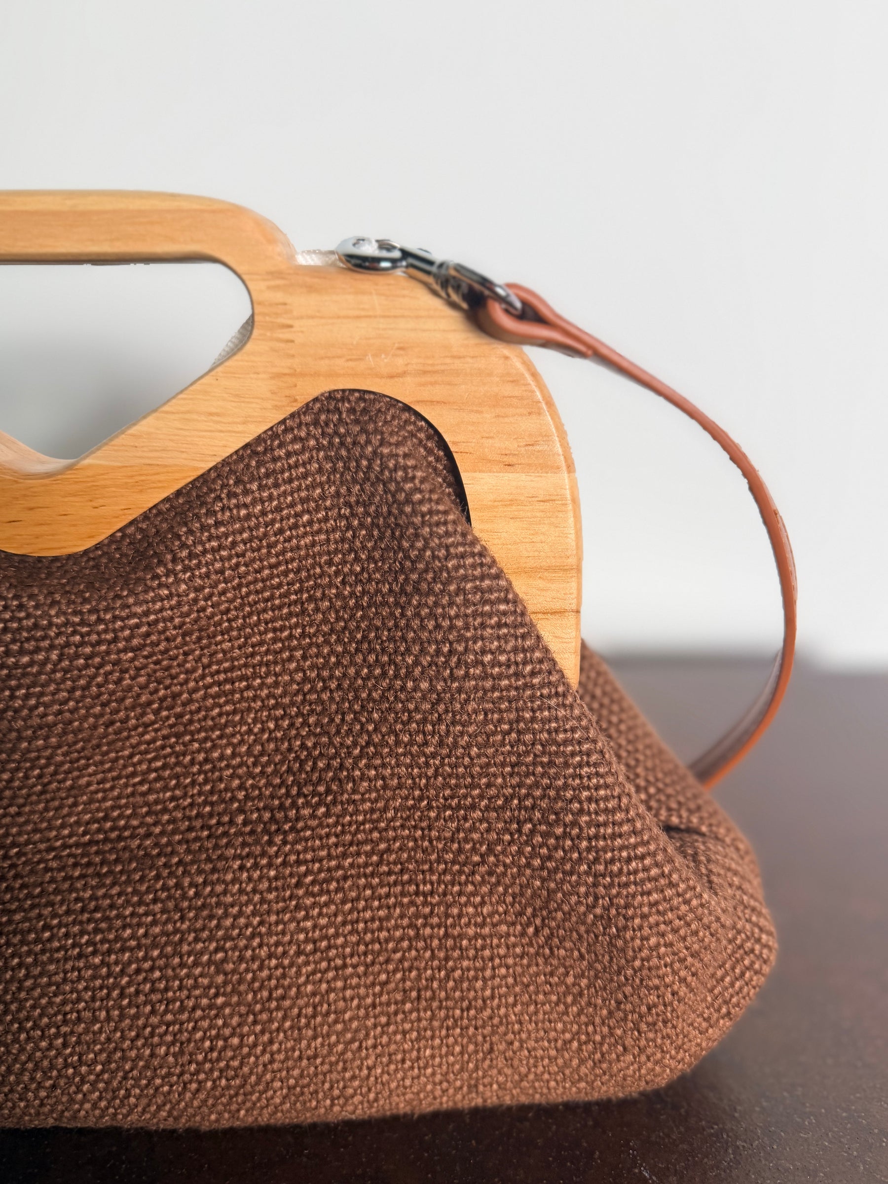 Borsa in Iuta con Manico in Legno e Tracolla