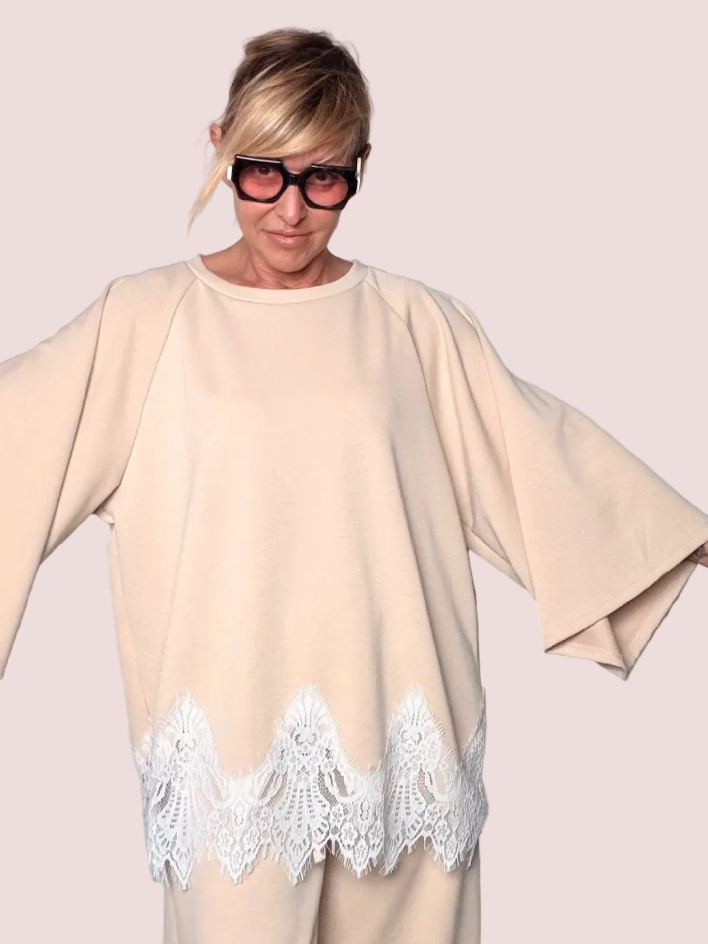 Felpa Oversize con Balza in Pizzo e Maniche a Campana