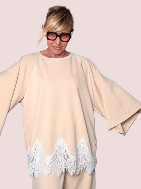 Felpa Oversize con Balza in Pizzo e Maniche a Campana