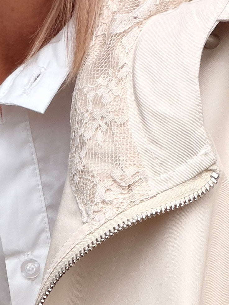 Giacca Impermeabile Over con Pizzo