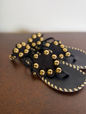 Sandalo Flat Borchie Gold – Nero