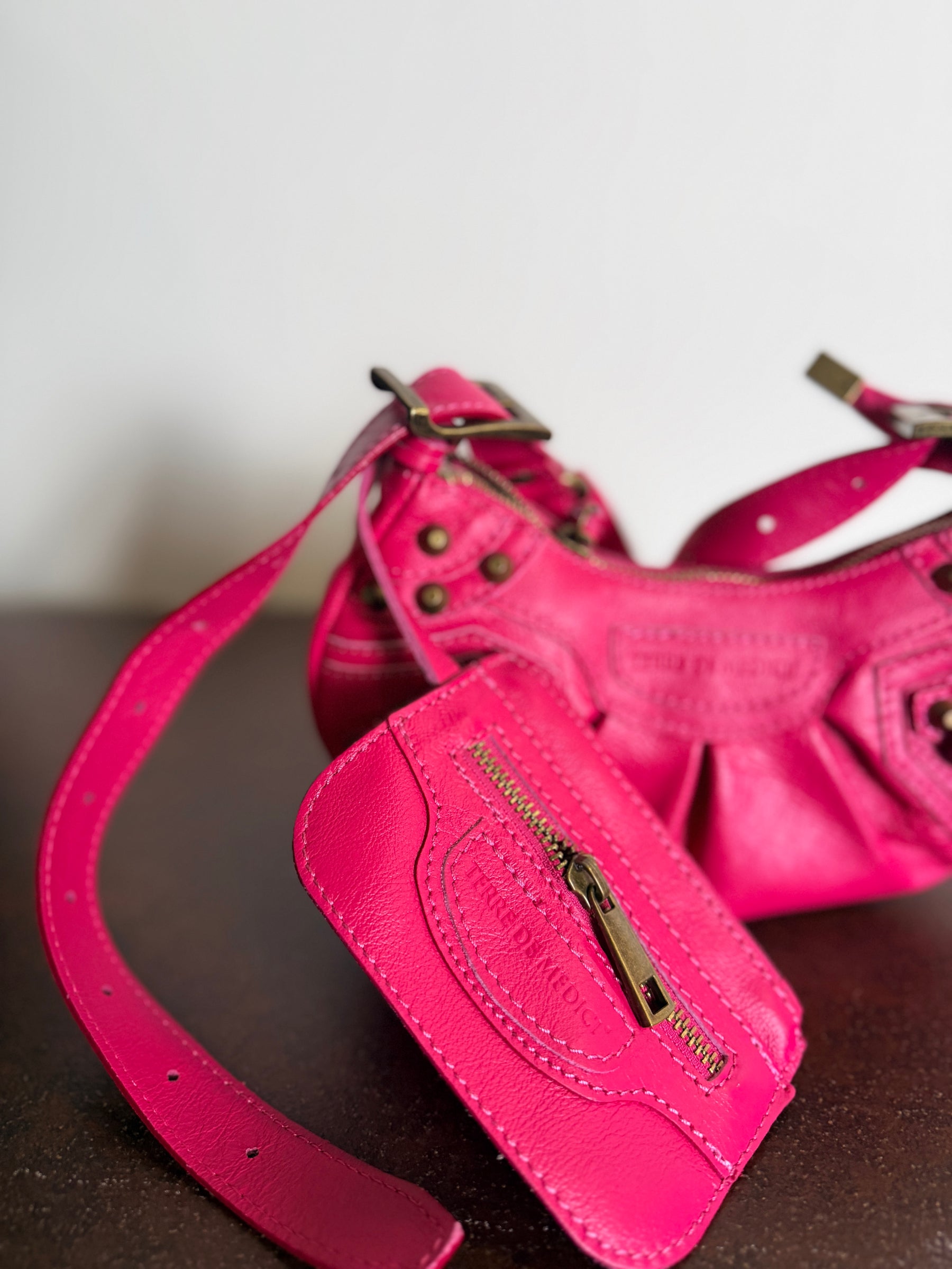 Mini Bag in Pelle con Borchie e Pochette — Rosa Fuchsia