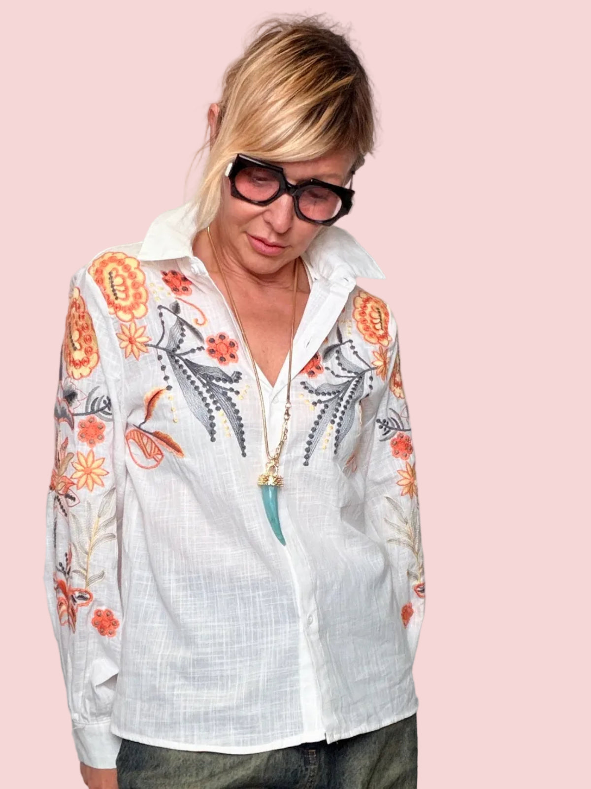 Camicia Bianco con Ricami Floreali — Boho Chic