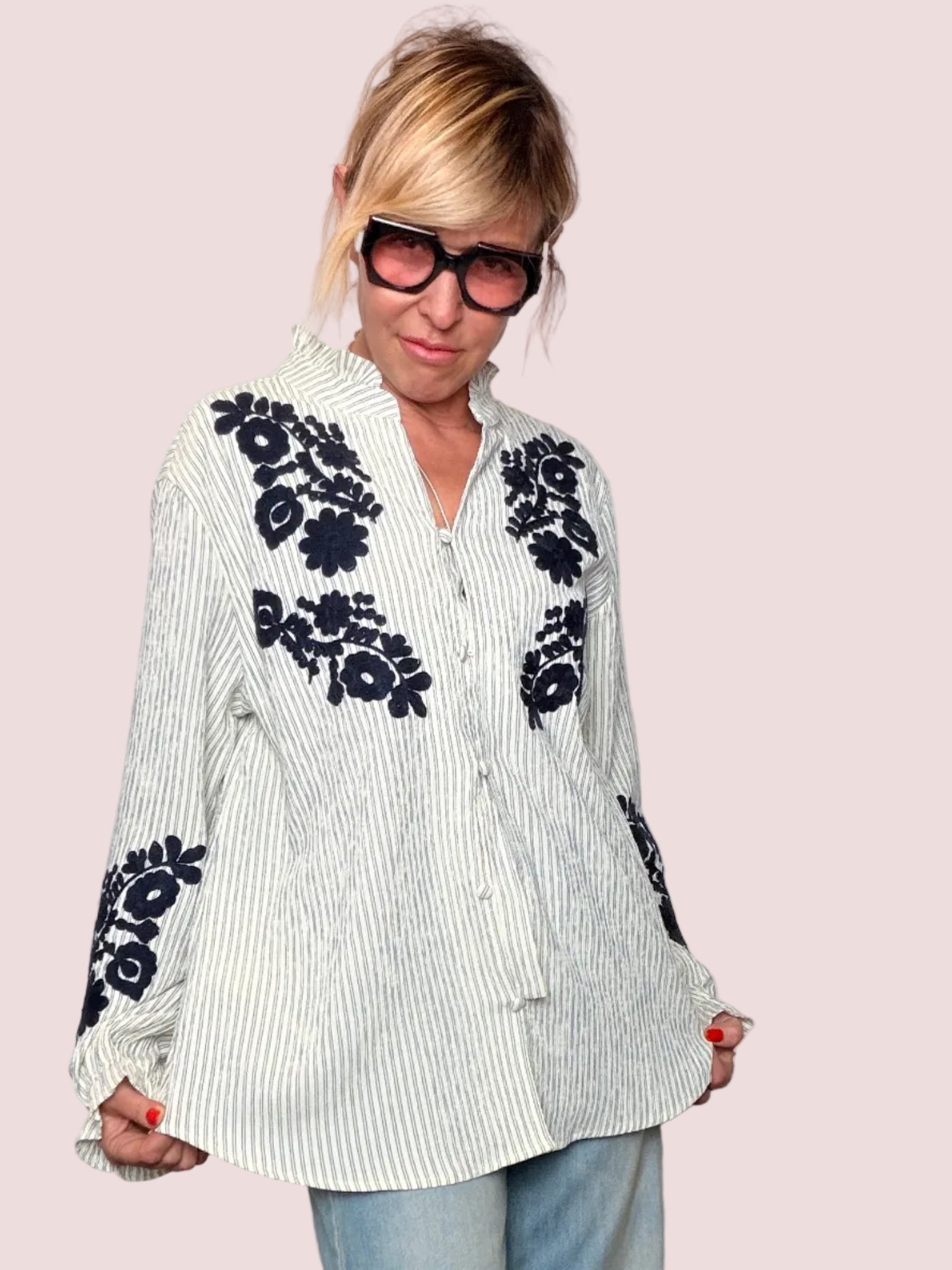 Camicia a Righe con Maxi Ricami Floreali Blu Navy — Oversize