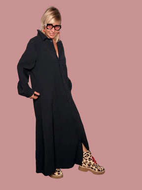Abito Chemisier Maxi Nero - vista laterale con spacco