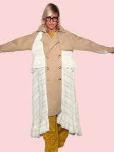 Trench Beige con inserti bianchi plissettati