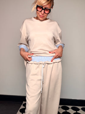 Completo Felpa + Pantalone Wide Leg Beige con Dettaglio Camicia a Righe