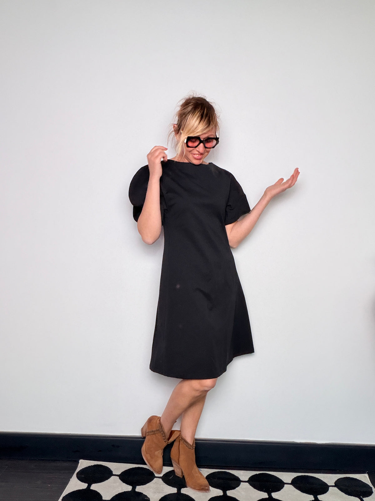 Abito con Manica Foglia — Blu Navy e Nero