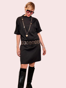 Abito morbido con cintura gioiello – stile easy chic